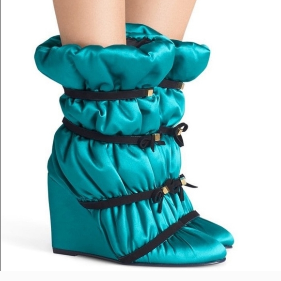 STUART WEITZMAN - Duvet Snow Bama Booties - Picture 4 of 16